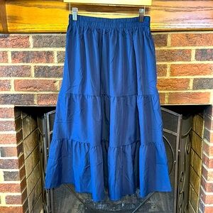 NWT! Women’s SZ M Lyrur maxi skirt. Navy blue.